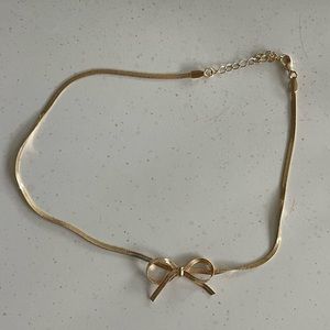 Gold bow necklace